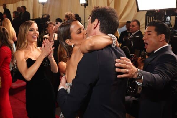 Oscar 2025: Halle Berry Recrea Infamous Kiss with Adrien Brody