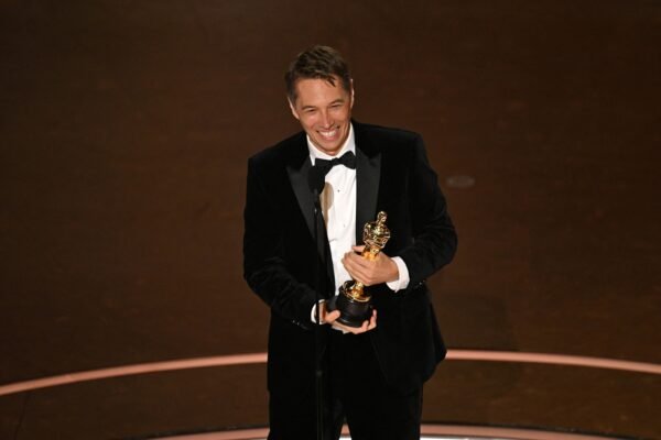 The director of 'Anora', Sean Baker, made history in the 2025 Oscar, this is how
