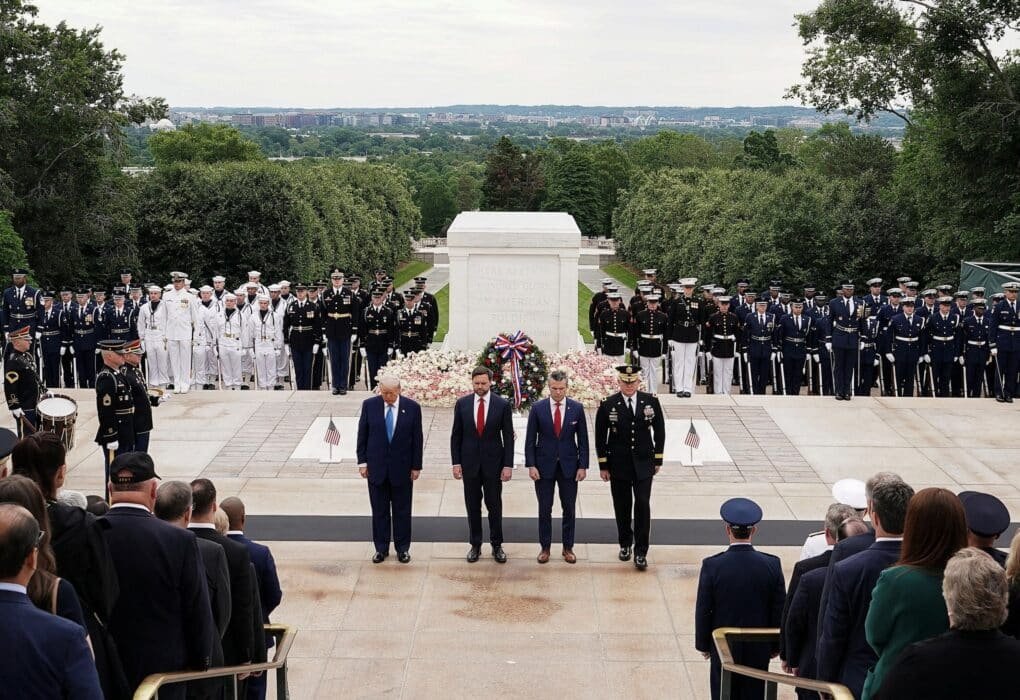 Photo: President Donald Trump, Vice President JD Vance and Defense Secretary Pete Hegseth meet the tomb of the unknown soldier, on the holidays of the Fallen Day, in the National Cemetery of Arlington in Arlington, Virginia, May 26, 2025.