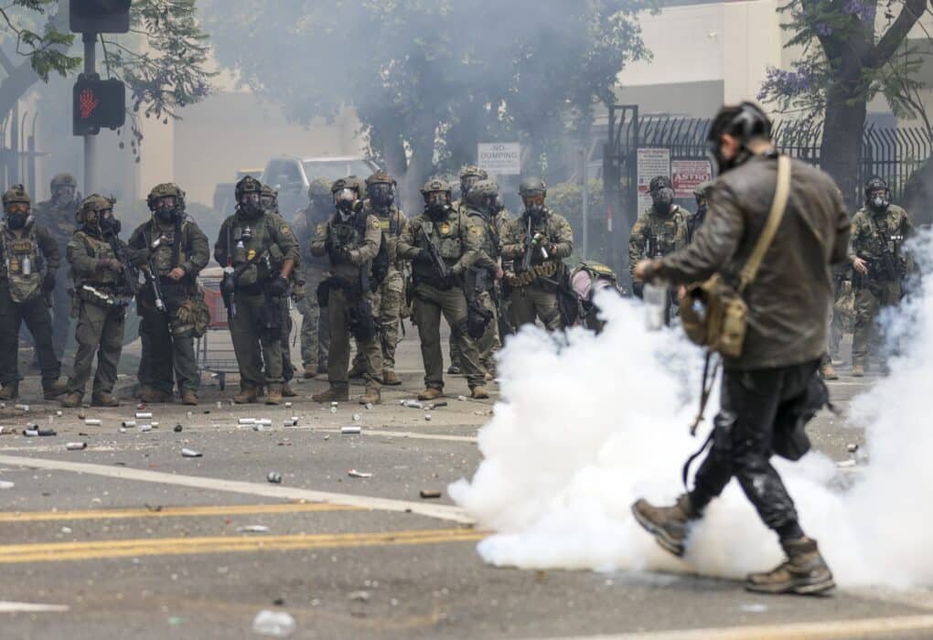 Photo: The protesters and federal agents collide after the ice raid in Paramount, USA - June 7, 2025