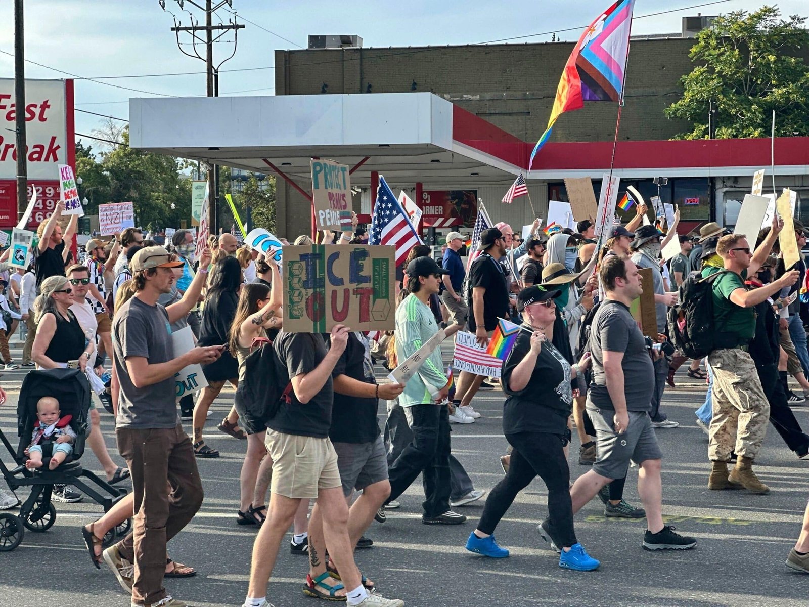 POLICE QUESTION 2 'PEACE BREAST' armed in the death of protest 'no kings' by Salt Lake City