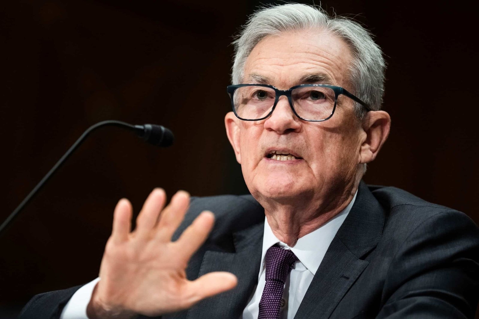The president of the FED, Powell, says that he will not rule out the reduction of the interest rate this month