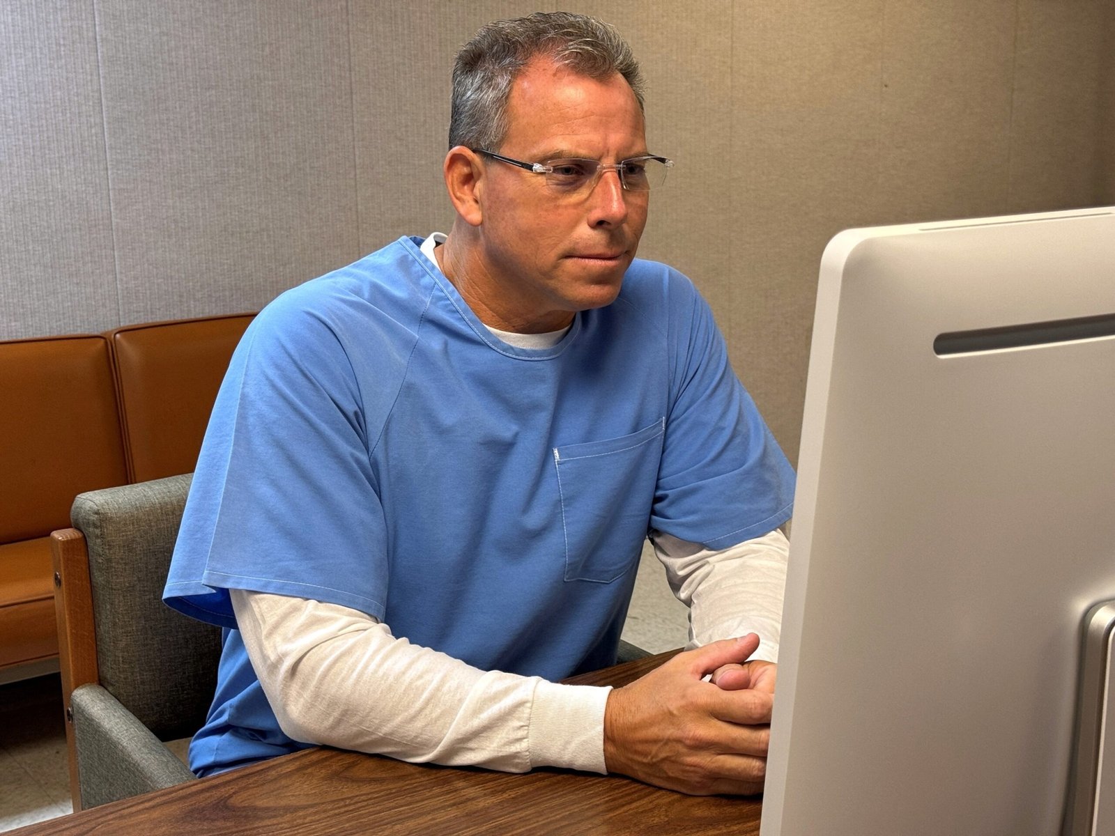 Photo: Erik Menéndez attends his online probation audience of the Richard J. Donovan Correctional Center in San Diego, CA.